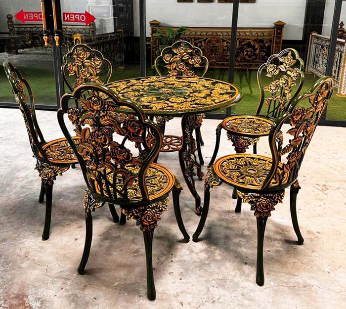 Quà tân gia bàn ghế nhôm đúc